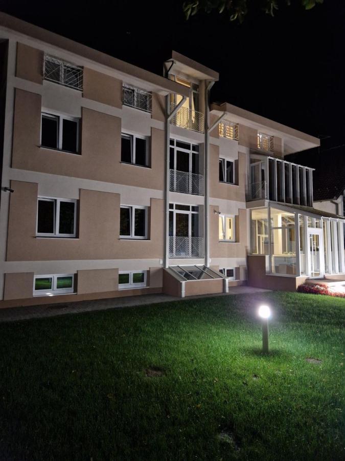 Grand Park Rooms & Apartments Čačak Extérieur photo