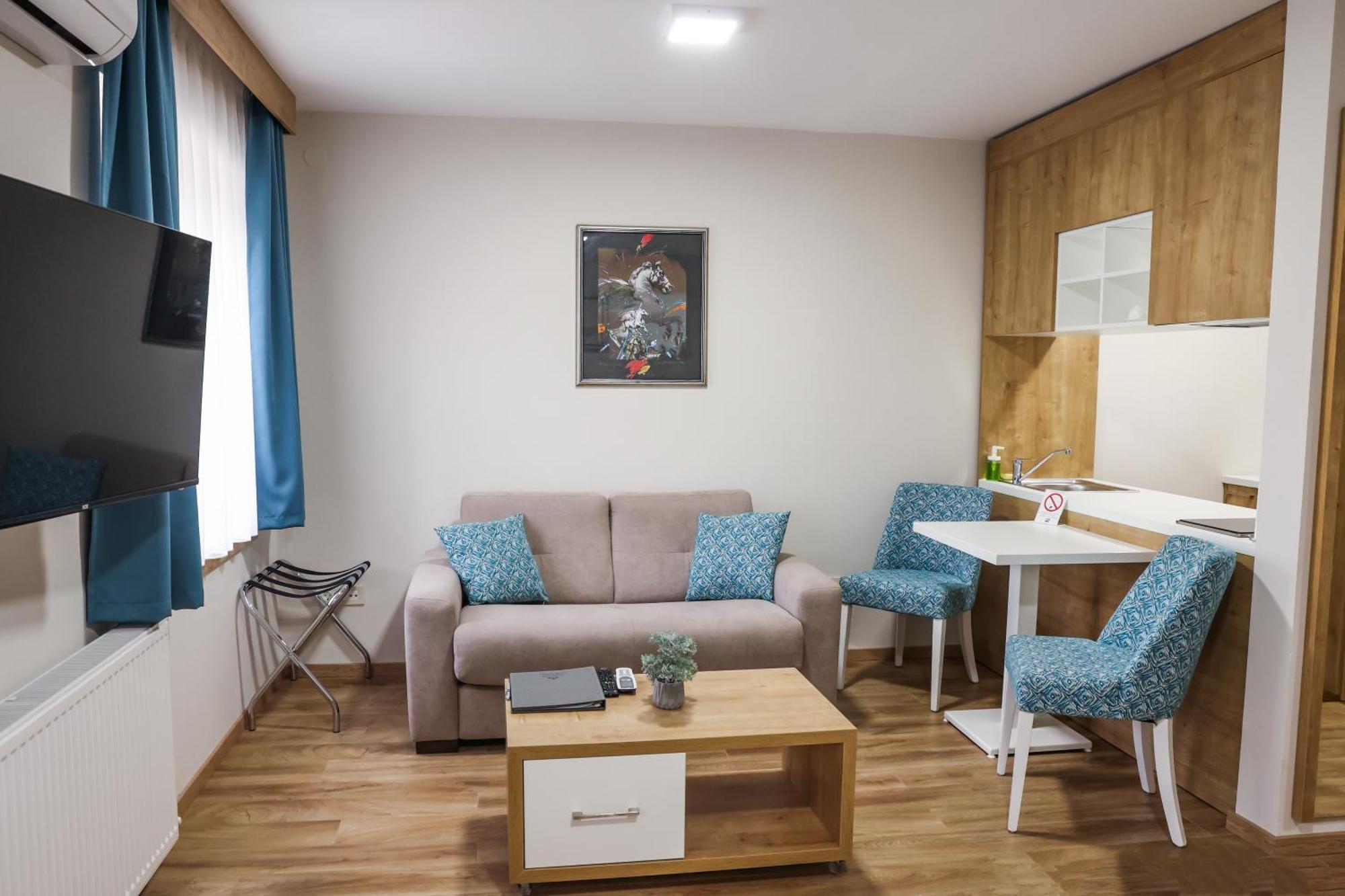 Grand Park Rooms & Apartments Čačak Extérieur photo